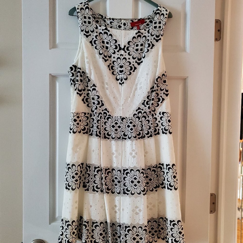 Saxx 5th White and Black Dress Size Large (10)